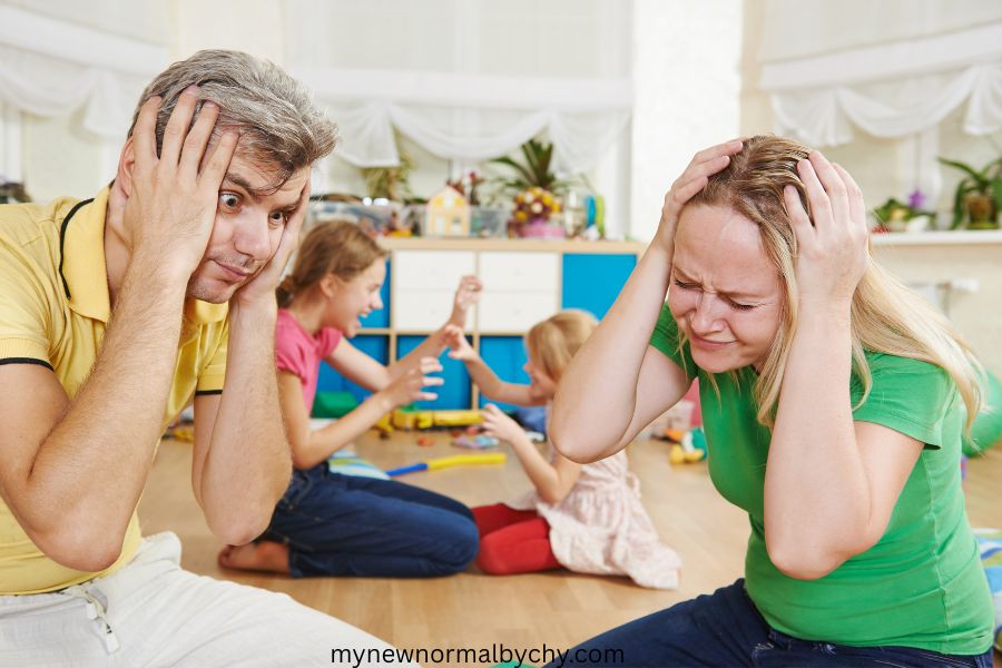confused-couple-and-kids-in-background