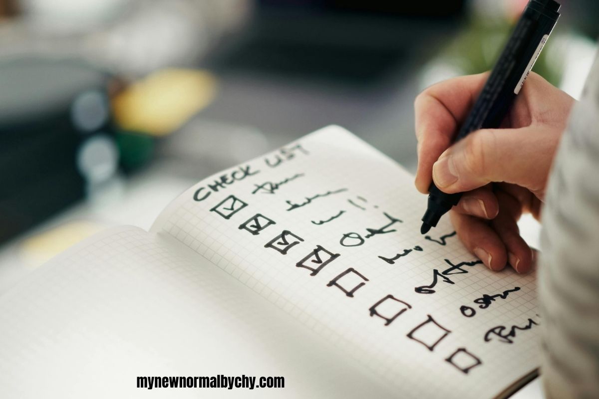 a-hand-writing-a-to-do-list