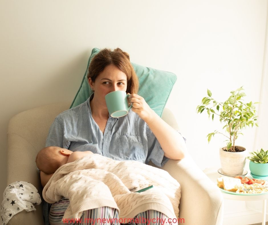 breastfeeding-mom-drinking-tea