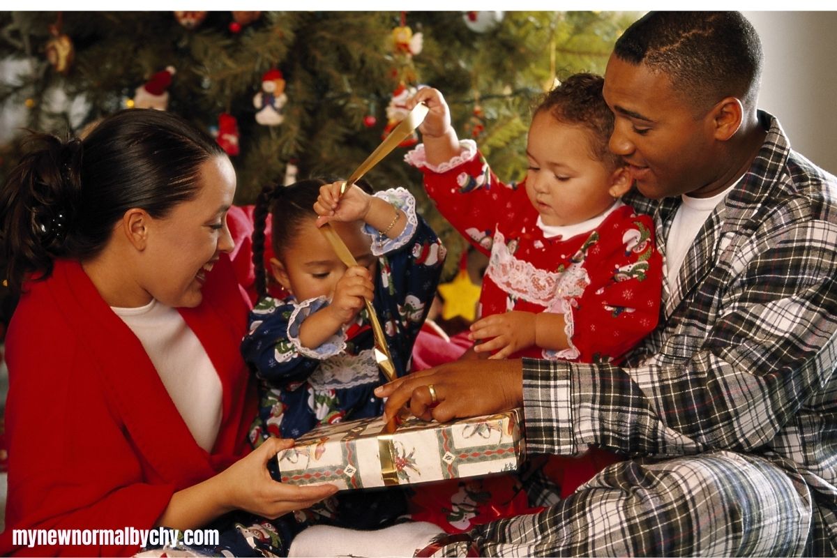 Family-unboxing-christmas-gifts