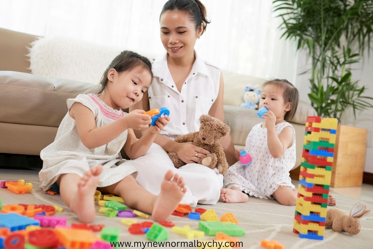 stay-at-home-mom-playing-with-her-kids-time-management-tipos-for-stay-at-home-moms