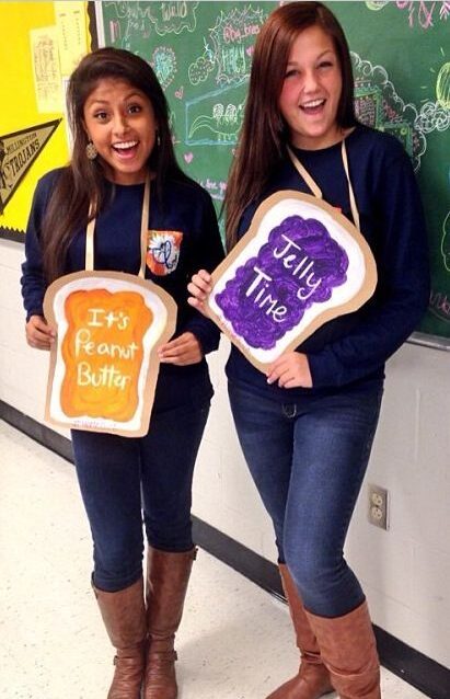 Food-and-drink-themed-outfits-Creative-Twin-Day-Outfit-Ideas-for-School-Spirit-Week