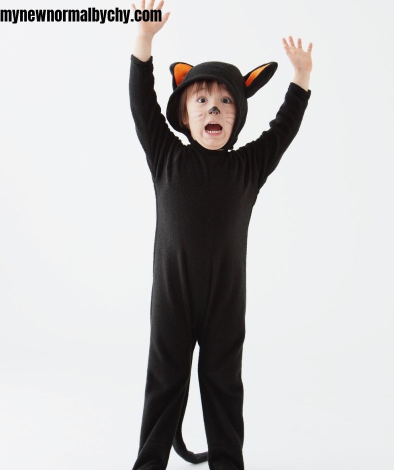 black-cat-costume-for-15-DIY-halloween-costumes-you-can-create-on-a-budget