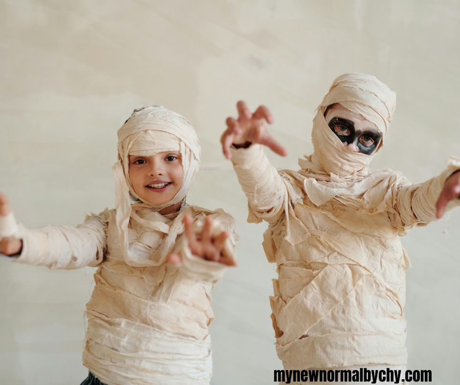 mummy-wrap-costume-for-15-DIY-halloween-costumes-you-can-create-on-a-budget