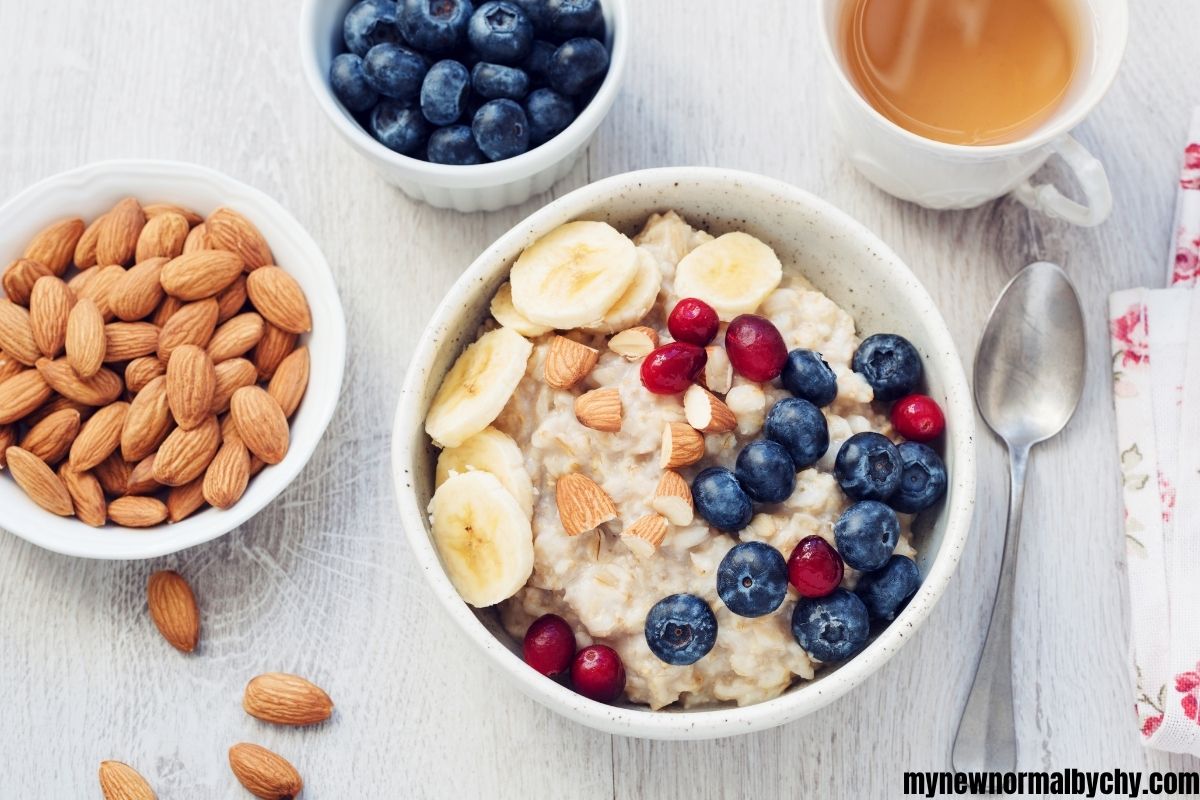 oatmeal-with-nuts-and-banana-on-a-tray