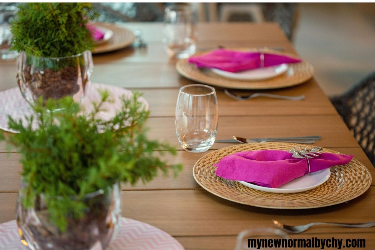 woven-plate-placement-at-a-dinner-table-set-up