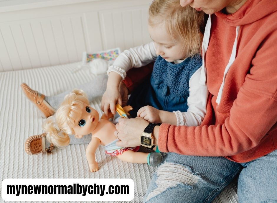 Mom-and-toddler-playing-pretend-with-a-doll