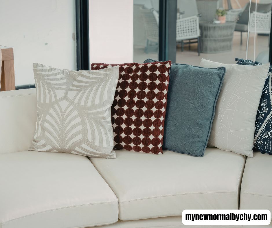 a-living-room-with-a-sofa-and-some-differently-designed-throw-pillows-How-to-Mix-and-Match-Throw-Pillow-Combinations-for-a-Cozy-Living-Room