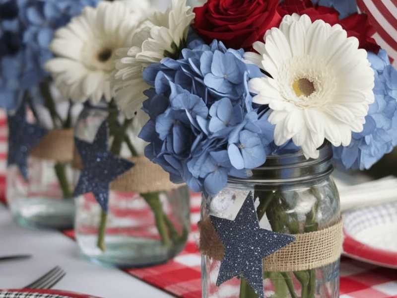 4th-of-July-Mason-Jar-Centrepieces