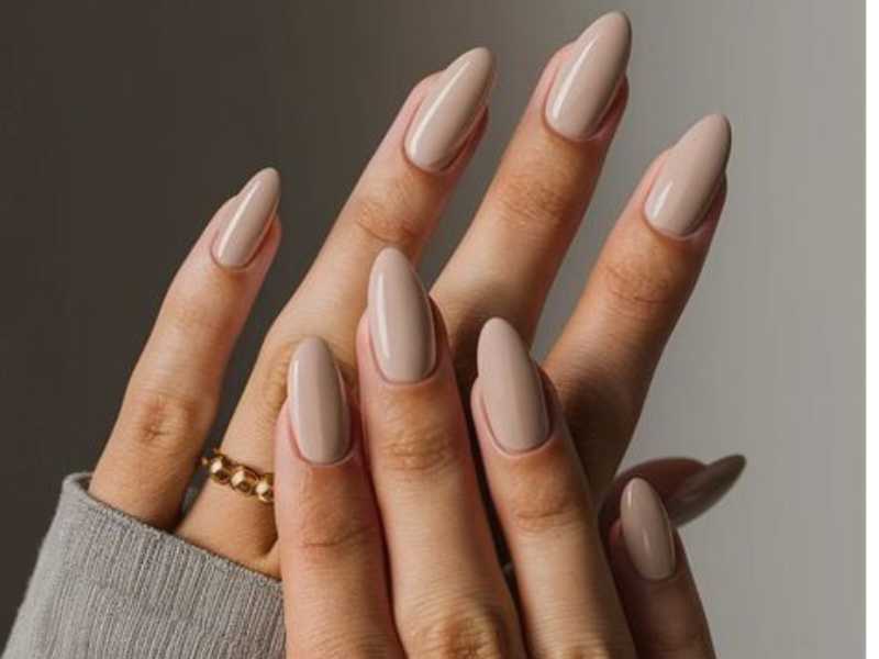 Light-Beige-nail-for-mom