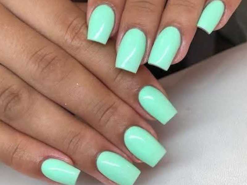 Mint-Green-Short-Summer-Nail-Ideas-for-Moms