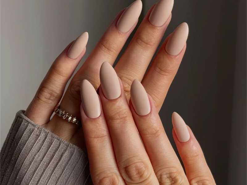 Natural-Looking-Summer-Nail-Designs-for-Moms-Over-30