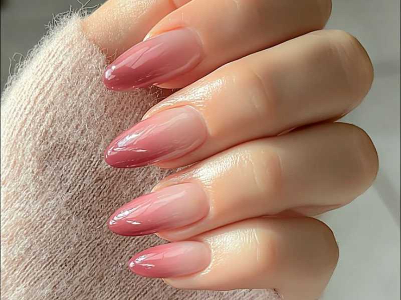 Natural-Looking-Summer-Nail-Designs-for-Moms-Over-30