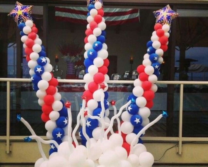 Patriotic-Balloon-Cluster-Budget-Friendly-4th-of-July-Party-Setup-for-Moms