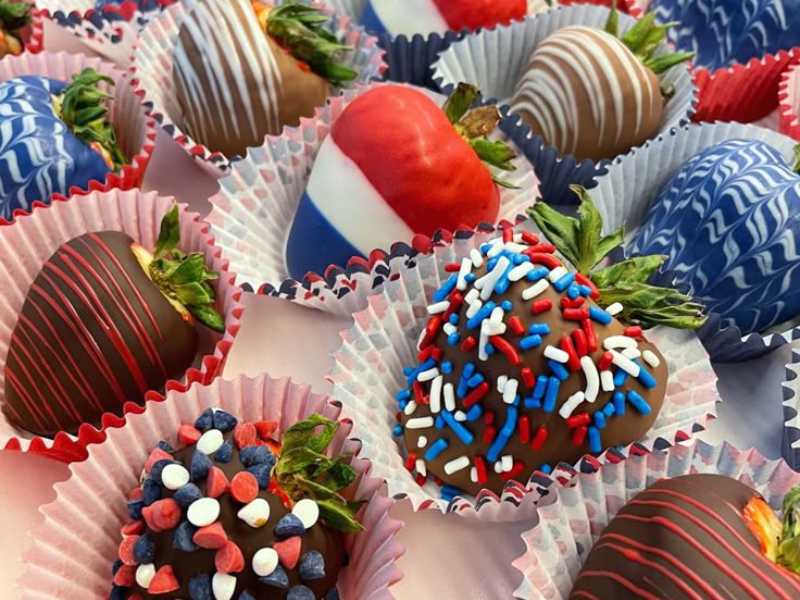 Patriotic-Chocolate-Covered-Strawberries