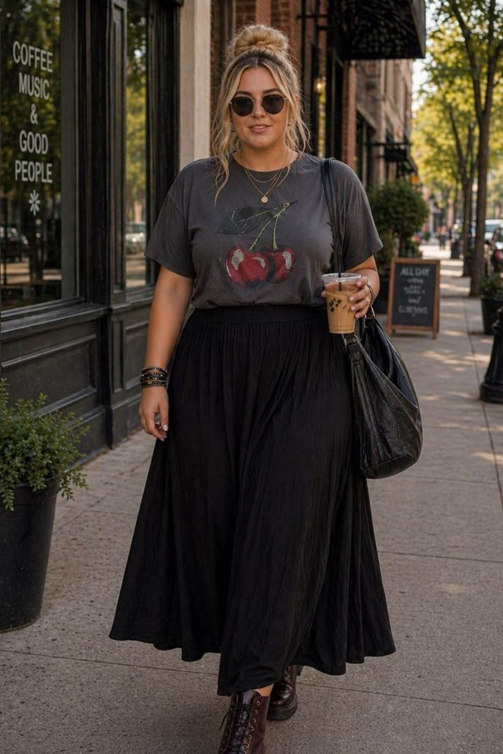Plus-Size-Mom-black-outfit