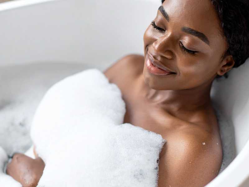 Pool-and-Spa-Accessories-Every-Postpartum-Mom-Needs