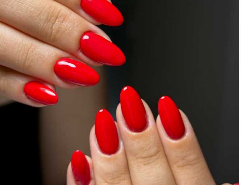 Red-short-nails-for-mom