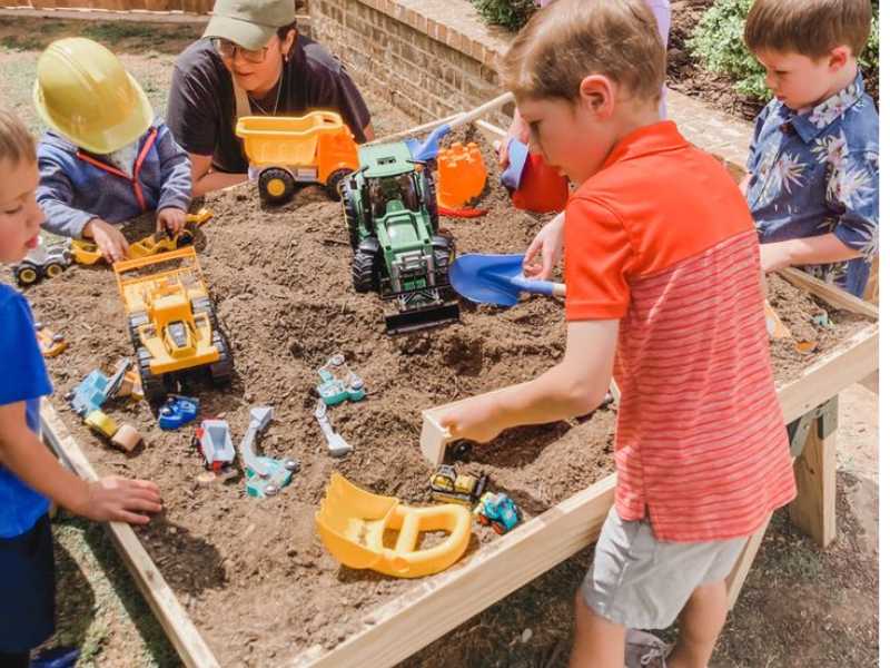 Sensory-Sand-and-Water-Table