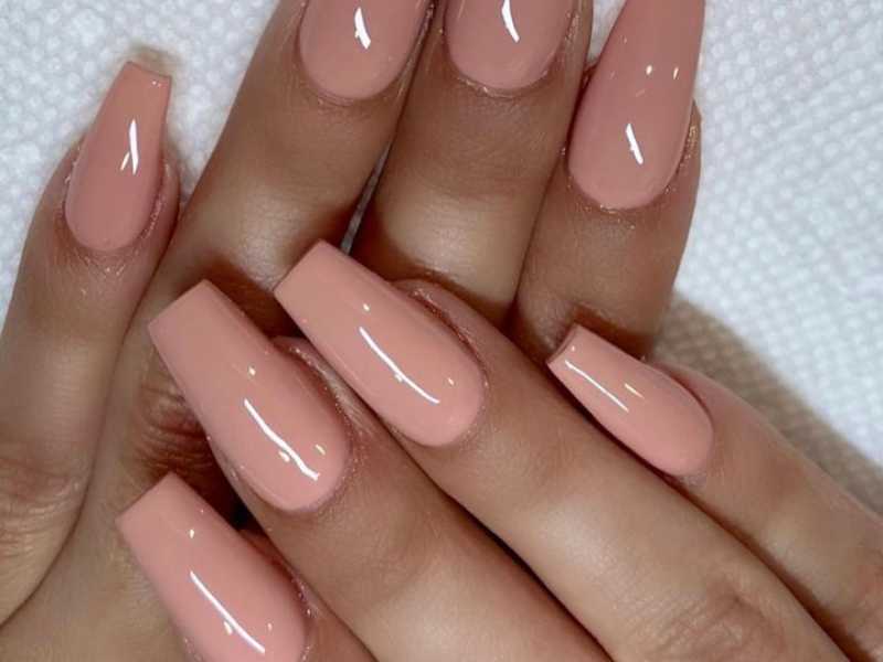 Short-Summer-Nail-Ideas-for-Moms
