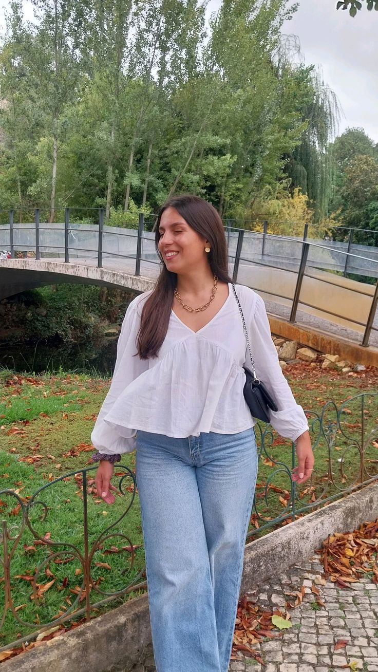 Flowy-Blouse with-Stretch-Jeans
