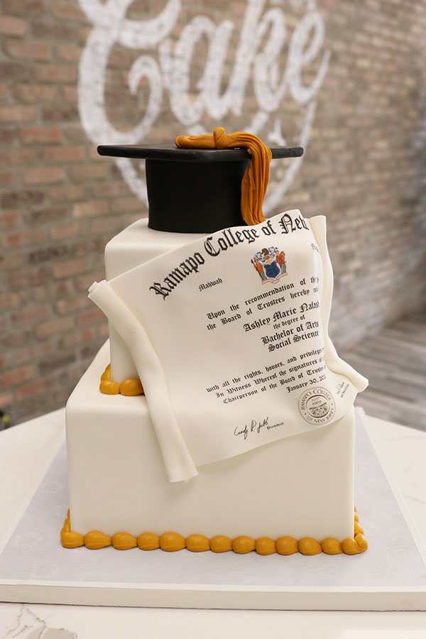 Graduation-fundant-cake-ideas
