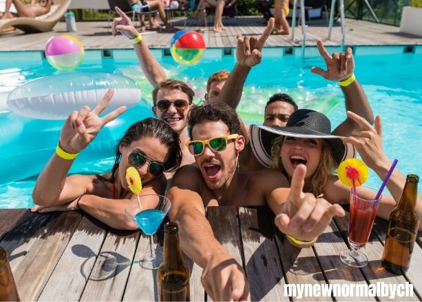 Pool-party-with-friends-25-high-school-graduation-party-ideas-to-celebrate-your-teen-in-style