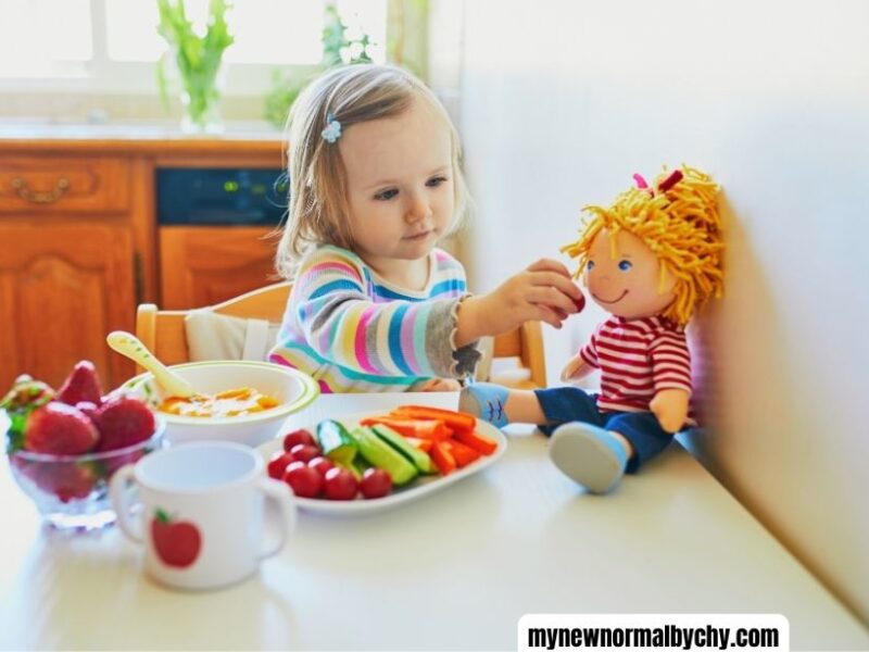 Toddler-eating-fruits-and-veggies-featured-image-how-to-encourage-heralthy-eating-habits-in-children