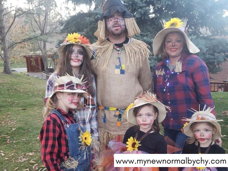 A-Family-of-Scarecrows-Family-Halloween-Costume-Ideas