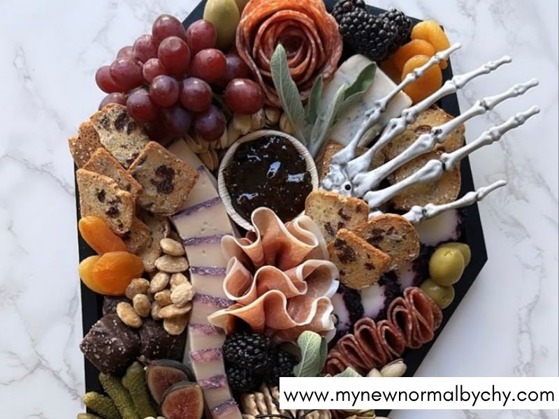 Classic-Spooky-Halloween-Charcuterie-Board