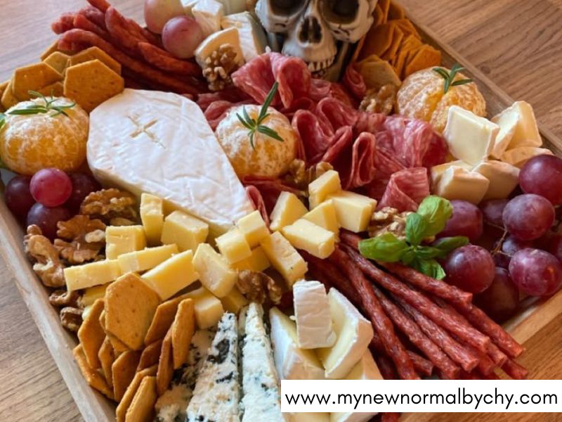 Halloween-Charcuterie-Board