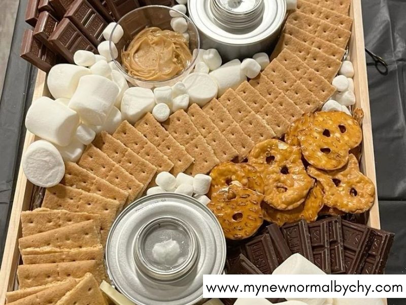 Halloween-S'mores-Board-Halloween-Charcuterie-Board-Ideas