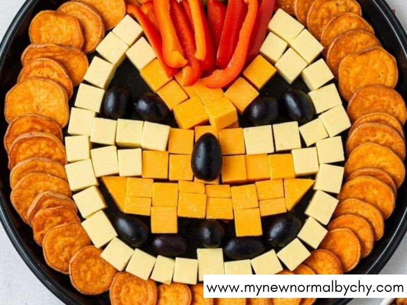 Jack-o'-Lantern-Charcuterie-Board