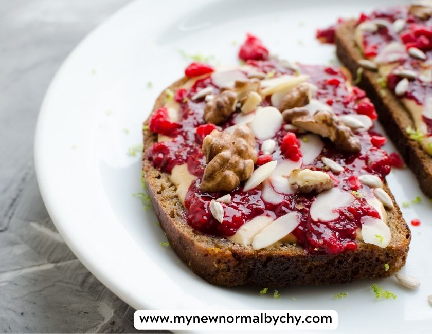 Raspberry-chia-jam-toast-for-easy-healthy-sweet-breakfast-ideas