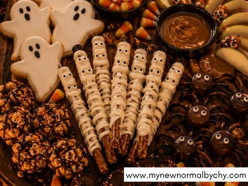 Sweet-Halloween-Dessert-Charcuterie-Board