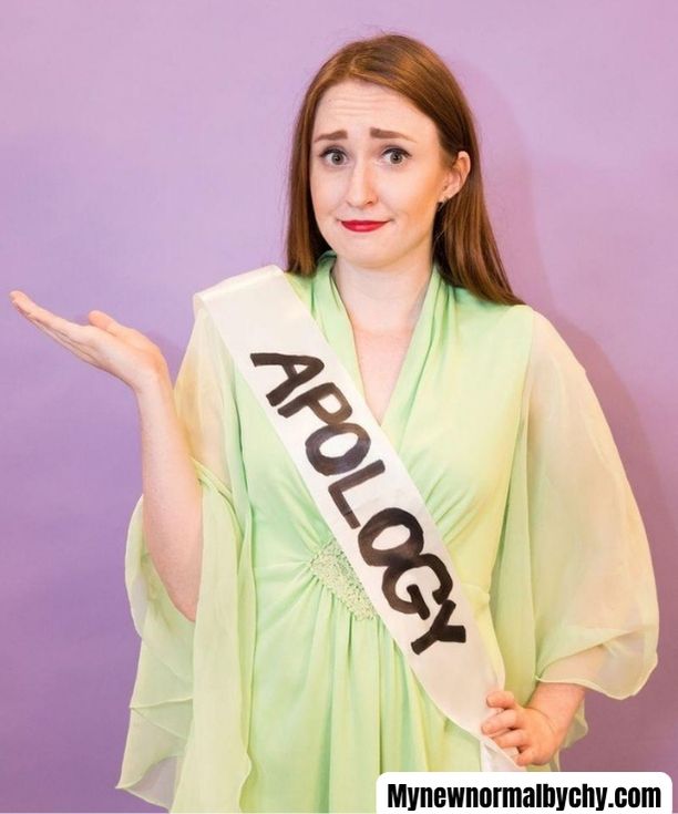 Office-formal-apology-costume-35-Best-Female-Halloween-Costumes-for-Work