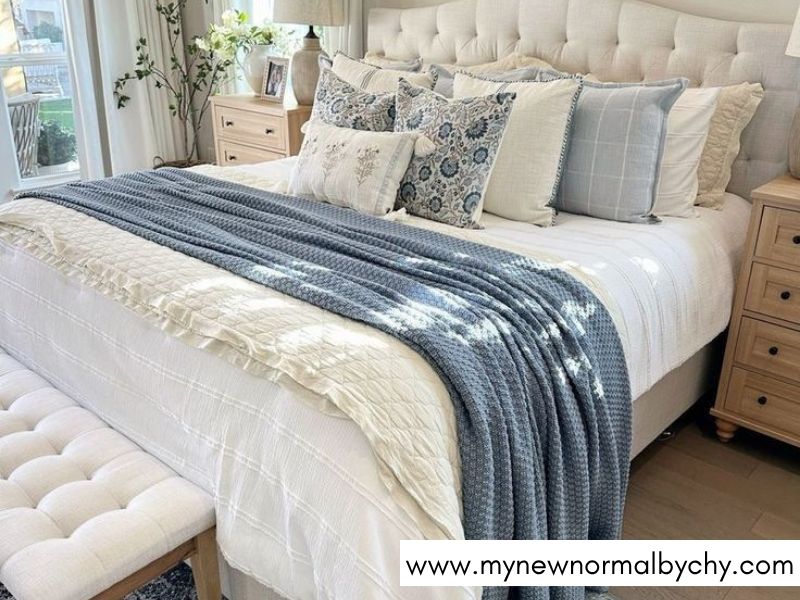 Dusty-Blue-and-White-Bedding-Color-Combinations-for-a-Cozy-Bedroom