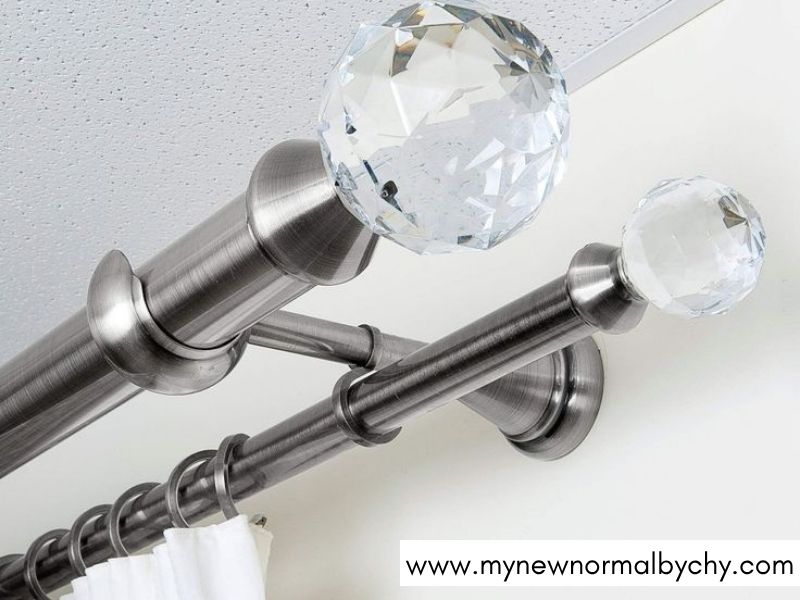 Chrome-Living-Room-Decor-Ideas-for-a-Modern-and-Stylish-Home