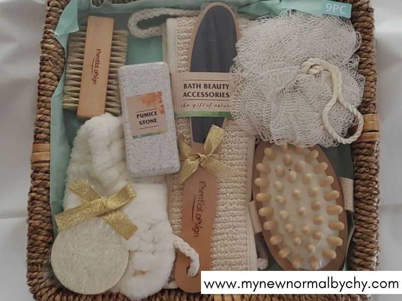 DIY-Travel-Kit-Essentials-Every-Woman-Should-Pack-for-a-Street-Free-Trip