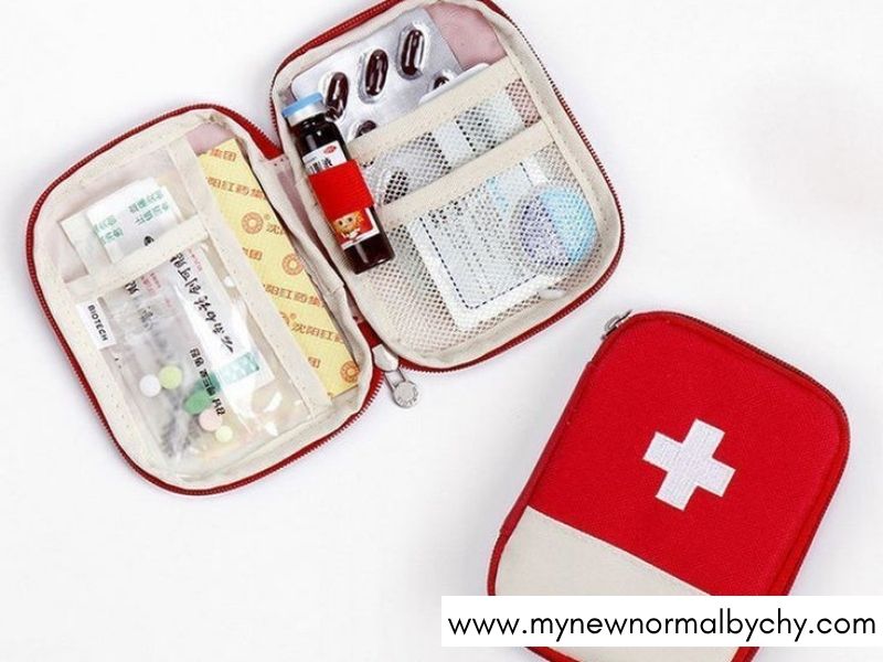 DIY-Travel-Kit-Essentials-Every-Woman-Should-Pack-for-a-Street-Free-Trip