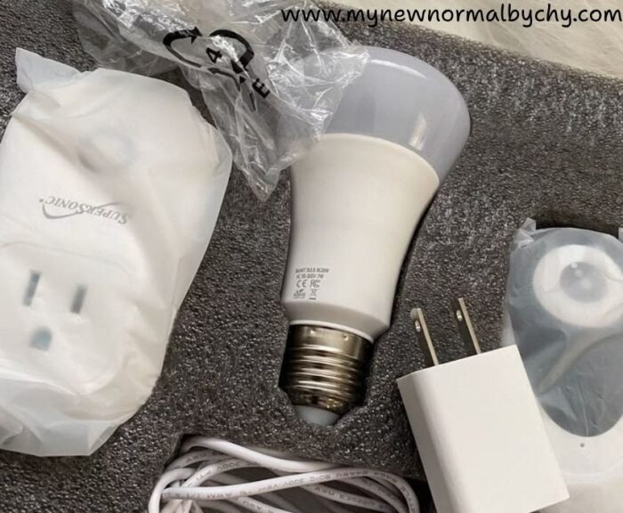 20-affordable-and-thoughtful-housewarming-gift-ideas-smart-plug-and-bulb-starter-kit