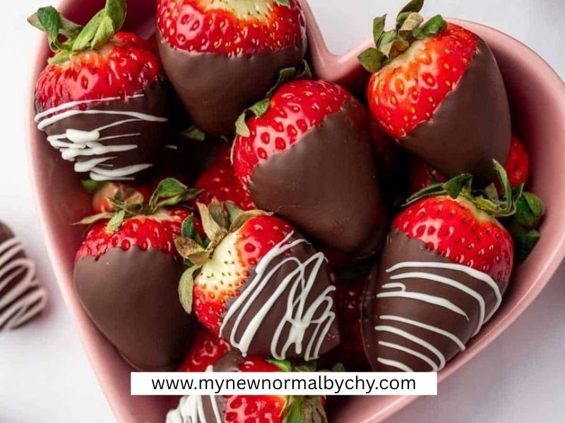Chocolate-Dipped-Strawberries-Simple-New-Year's-Eve-Party-Food-and-Drink-Ideas