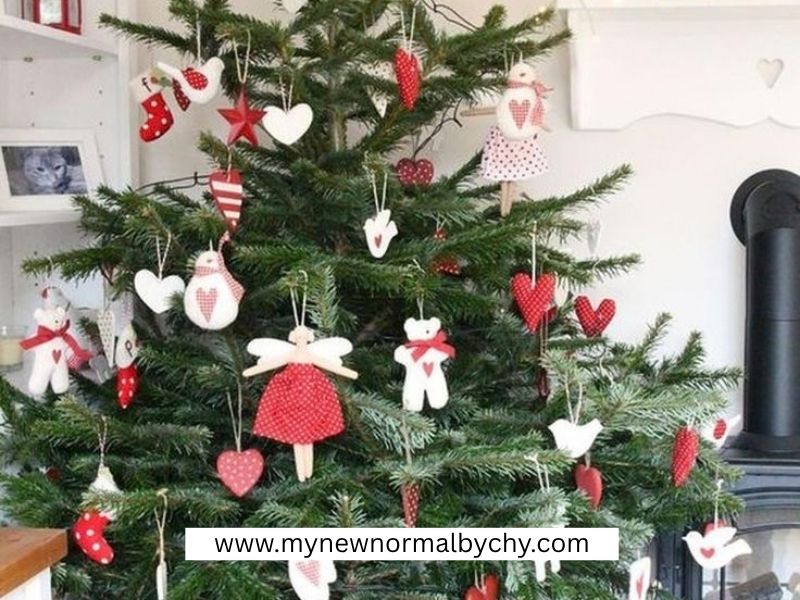 Christmas-Tree-Ideas-for-Small-Spaces-and-Apartments