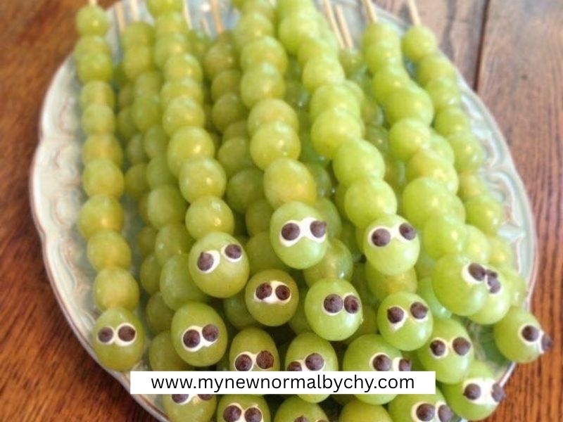 Spooky-Halloween-Fruit-Platter-Ideas